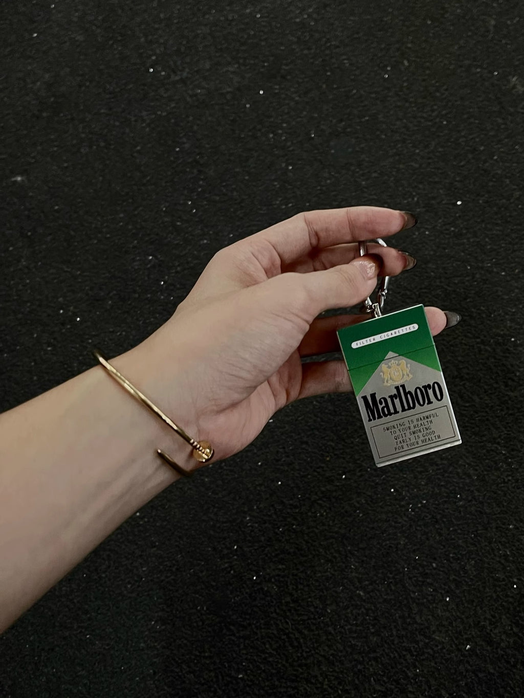 Ultra-cool portable tube case for street carry